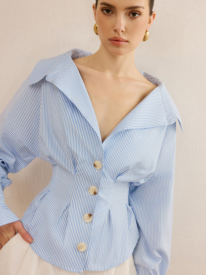 Camisa de cuello a rayas con diseño que ajusta la cintura