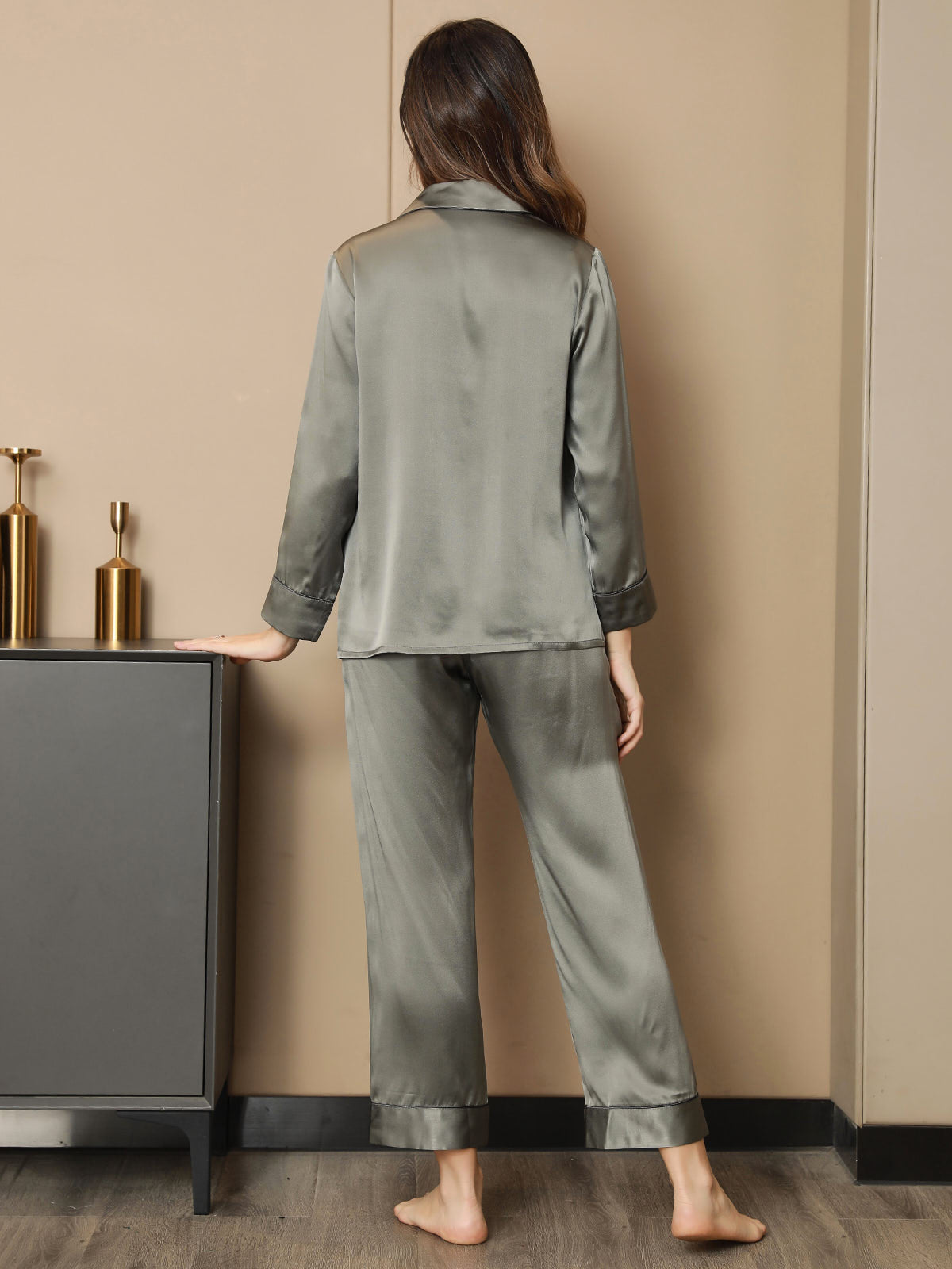 Conjunto de pijama clásico con ribetes de seda pura