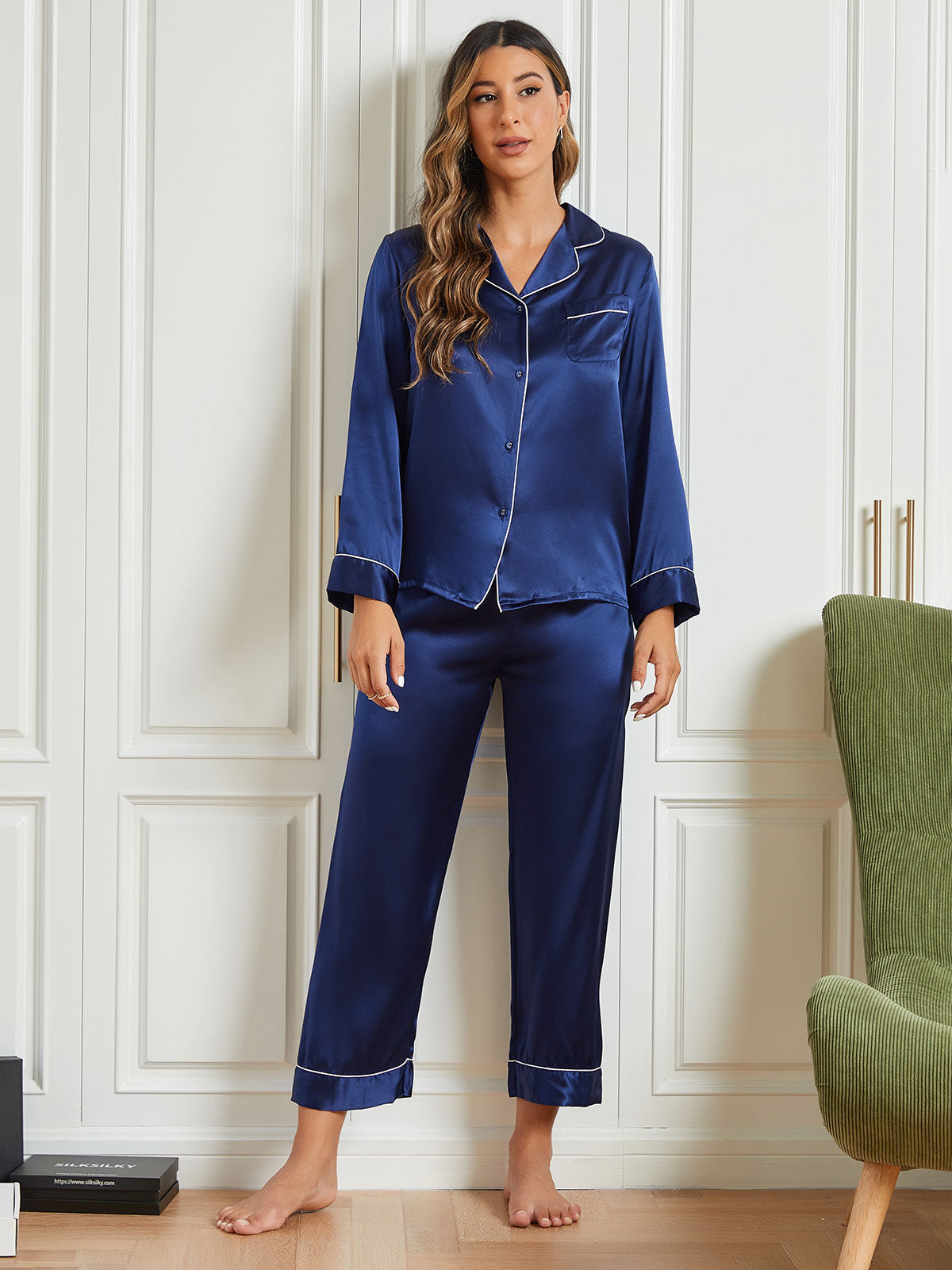 Conjunto de pijama clásico con ribetes de seda pura