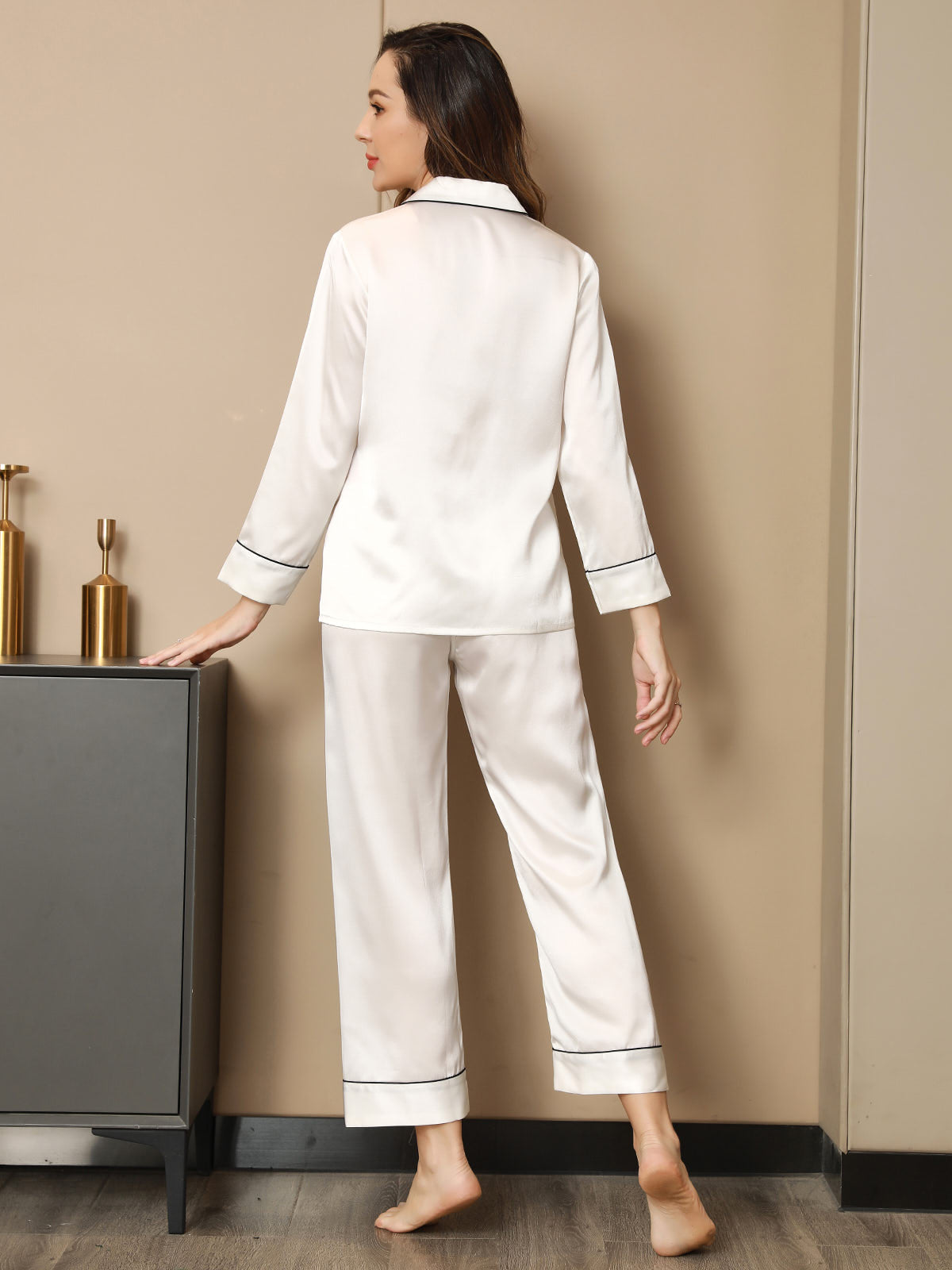 Conjunto de pijama clásico con ribetes de seda pura